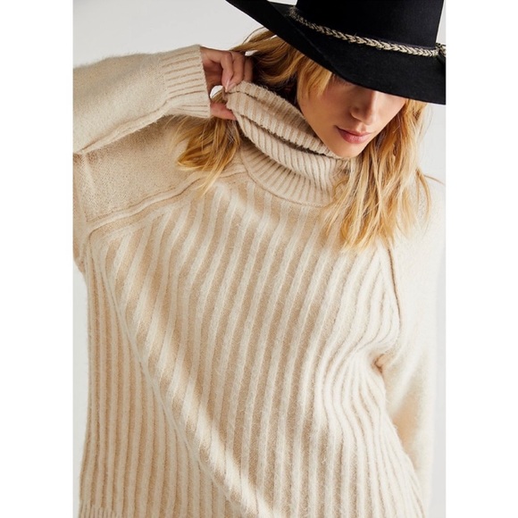 NWT. Free People Big City Turtleneck - Picture 2 of 14